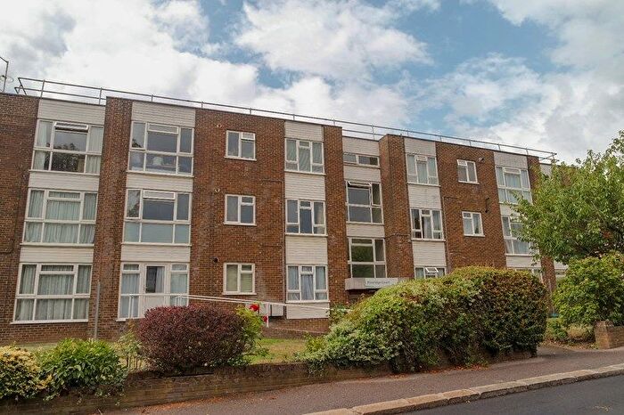 2 Bedroom Flat To Rent In Pineridge Court, Bells Hill, High Barnet, Hertfordshire, EN5