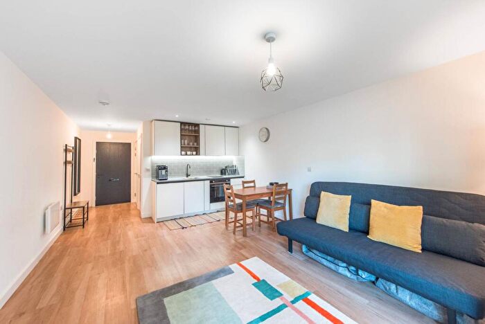 Studio For Sale In East Drive, Colindale, London, NW9