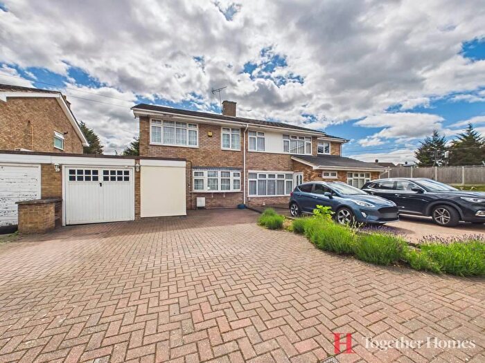 4 Bedroom Semi-detached House For Sale In Petworth Way, Hornchurch, RM12