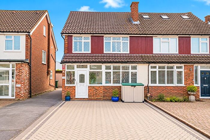4 Bedroom Semi-Detached House For Sale In Lynegrove Avenue, Ashford, TW15