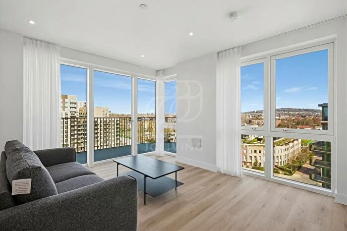 3 Bedroom Flat To Rent In Cairncross House, London, SE3