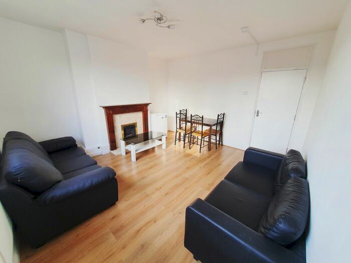 4 Bedroom Flat To Rent In Thornaby House, Canrobert Street, Bethnal Green, E2