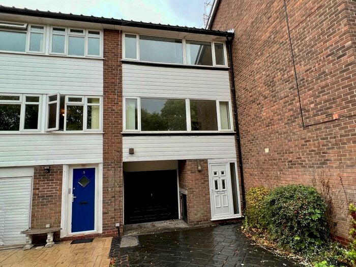 3 Bedroom Town House To Rent In Green Hill Road, Hyde, Greater Manchester, SK14