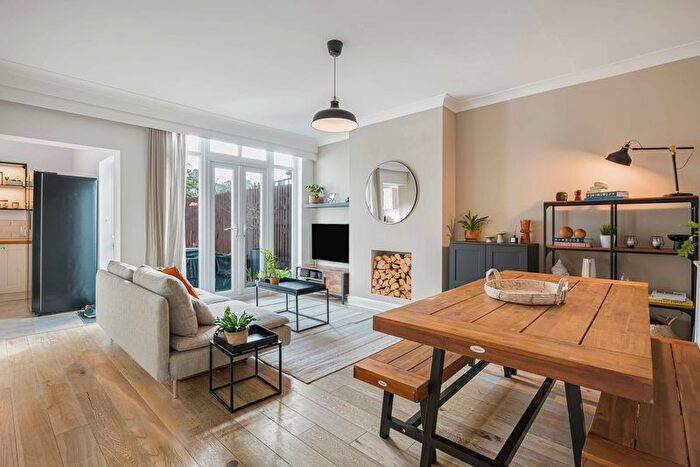 4 Bedroom Semi Detached House For Sale In Braundton Avenue, Sidcup, DA15