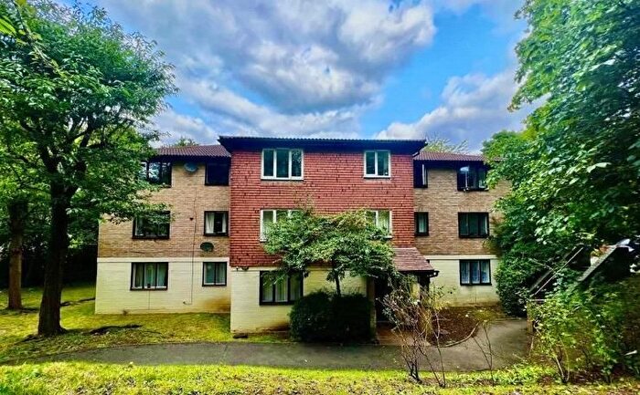 1 Bedroom Flat For Sale In Fairbairn Close, Purley, CR8