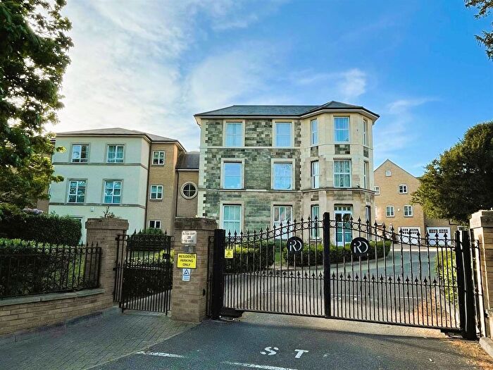 2 Bedroom Flat For Sale In The Grove, Isleworth, TW7