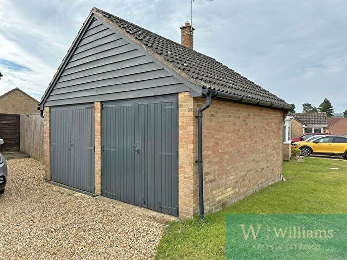 2 Bedroom Detached Bungalow For Sale In Woodhall Drive, Sandown, PO36