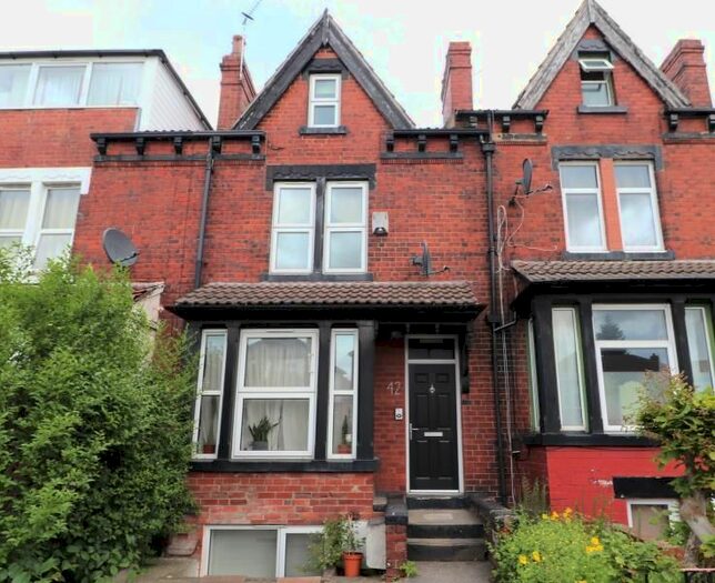 2 Bedroom Flat To Rent In Flat, Armley Ridge Road, LS12