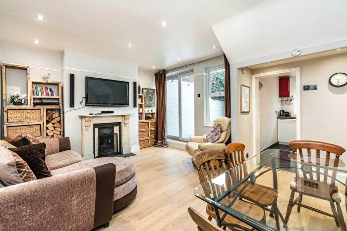 2 Bedroom Apartment To Rent In Flaxman Road, London, SE5