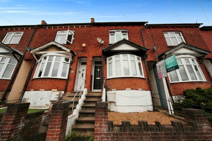 3 Bedroom Terraced House For Sale In Richmond Hill, Luton, LU2