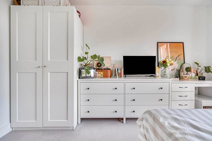 1 Bedroom Flat For Sale In Fellowes Rise, Winchester, SO22