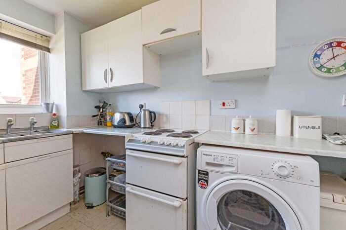 1 Bedroom Apartment For Sale In Walpole Road, Burnham, SL1