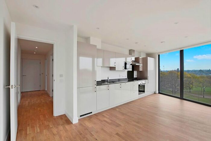 2 Bedroom Flat To Rent In Burgess Springs, Chelmsford, CM1