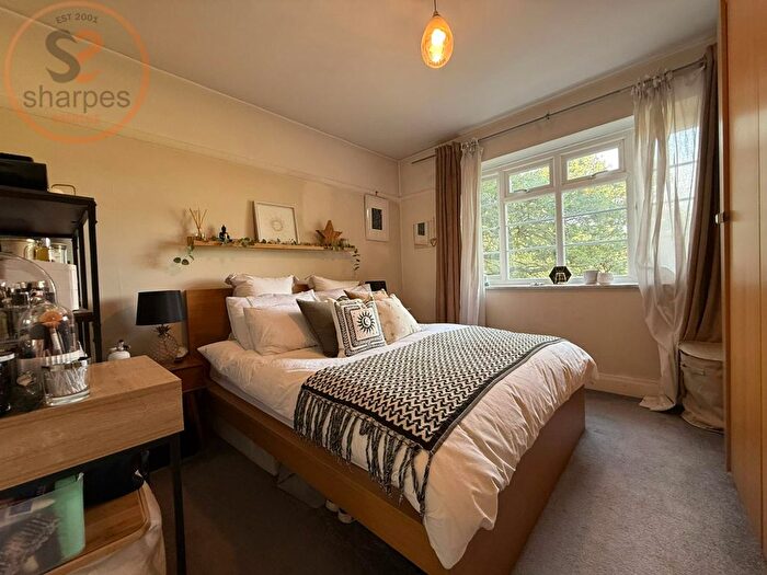 2 Bedroom Flat To Rent In Burntwood Court, Burntwood Lane, London, SW17