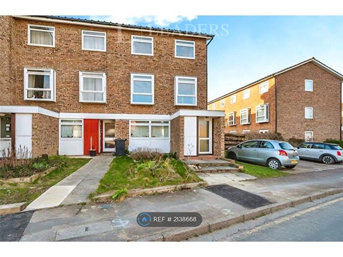 2 Bedroom Maisonette To Rent In Tulip Tree Close, Tonbridge, TN9