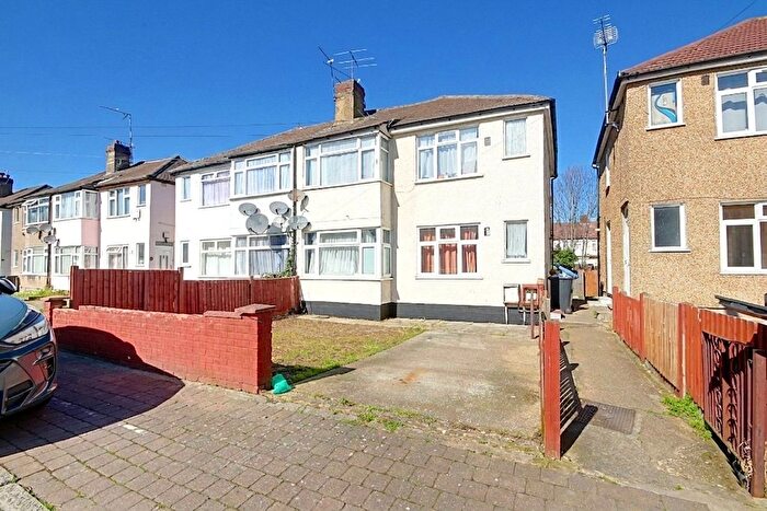 2 Bedroom Maisonette For Sale In Bowood Road, Enfield, EN3
