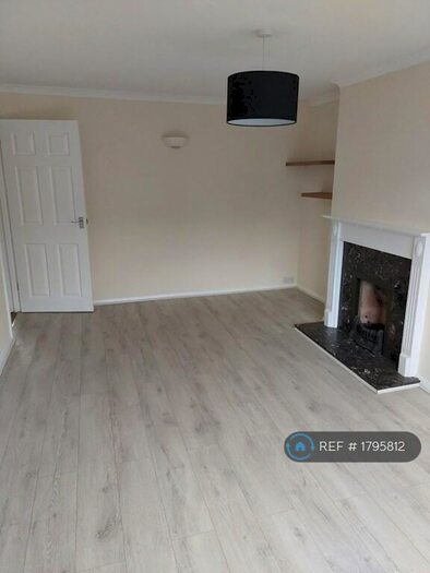 3 Bedroom Maisonette To Rent In Chauncy Avenue, Potters Bar, EN6