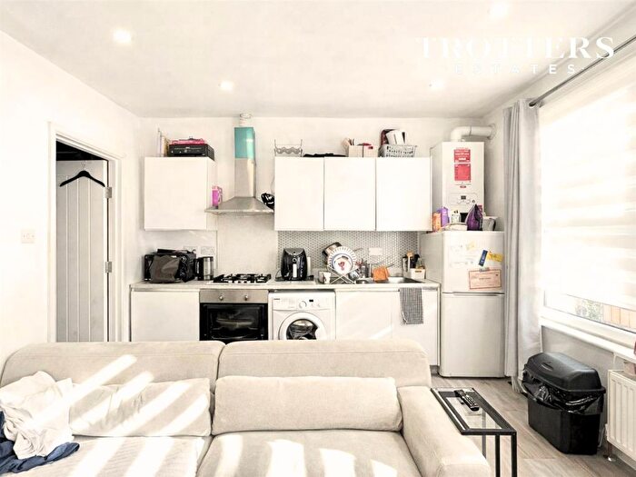 2 Bedroom Flat For Sale In Norman Road, London, E11