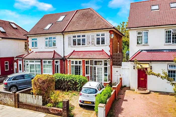 3 Bedroom Property For Sale In The Crescent, Acton, W3