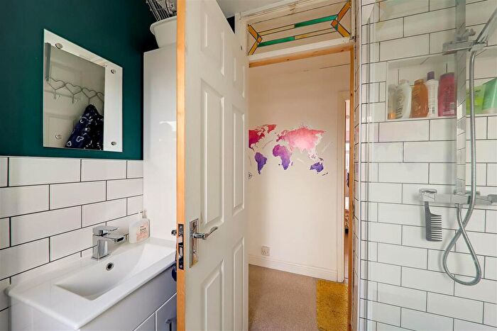 1 Bedroom Flat For Sale In Chapel Close, Wick, Littlehampton, BN17