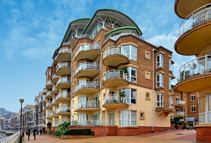 2 Bedroom Flat To Rent In Chatfield Road, Battersea, London, SW11