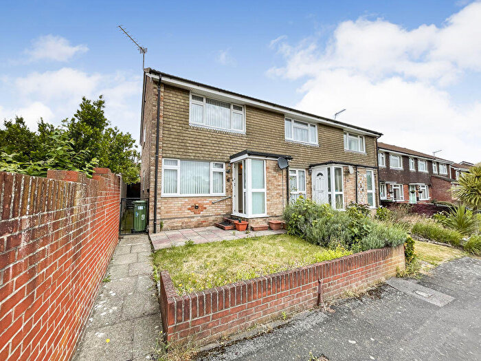 3 Bedroom Semi-Detached House For Sale In Little Park Close, Hedge End, SO30