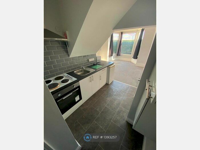 1 Bedroom Flat To Rent In Hollyshaw Lane, Leeds, LS15