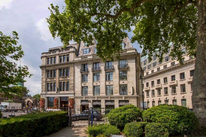 1 Bedroom Flat To Rent In Trinity Square, London, EC3N