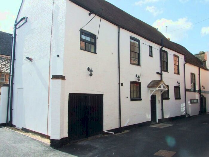 1 Bedroom Apartment To Rent In Vine Court, Crown Street, PE27