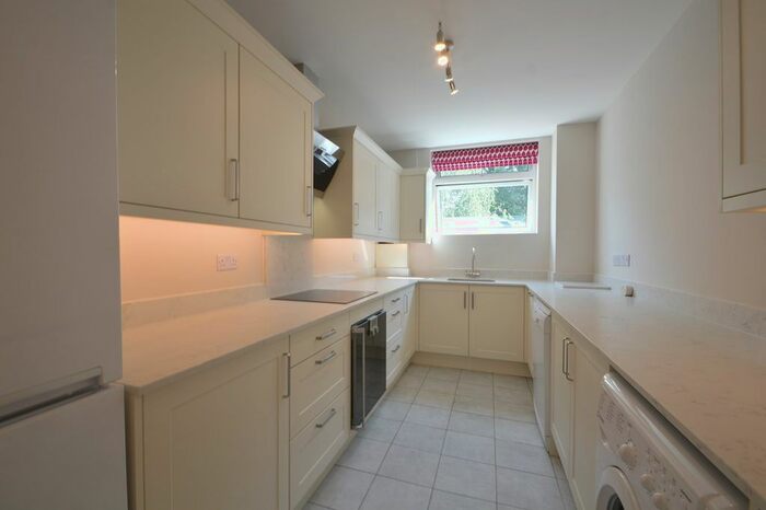 2 Bedroom Flat To Rent In Ellesmere Road, Weybridge, KT13