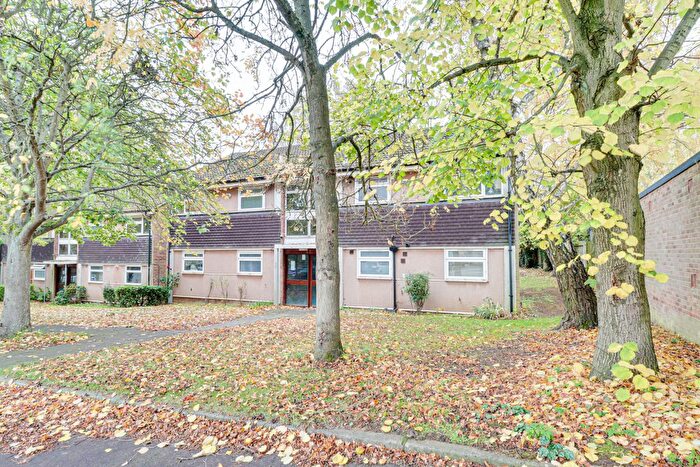 2 Bedroom Flat For Sale In Beeching Close, Harpenden, Hertfordshire, AL5