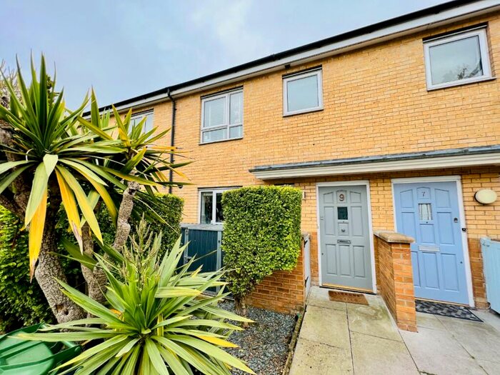 3 Bedroom Terraced House To Rent In Willow Lane, Woolwich, London, SE18