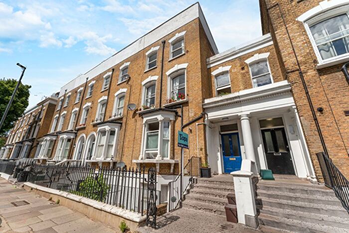 2 Bedroom Flat For Sale In Grosvenor Avenue, London, N5