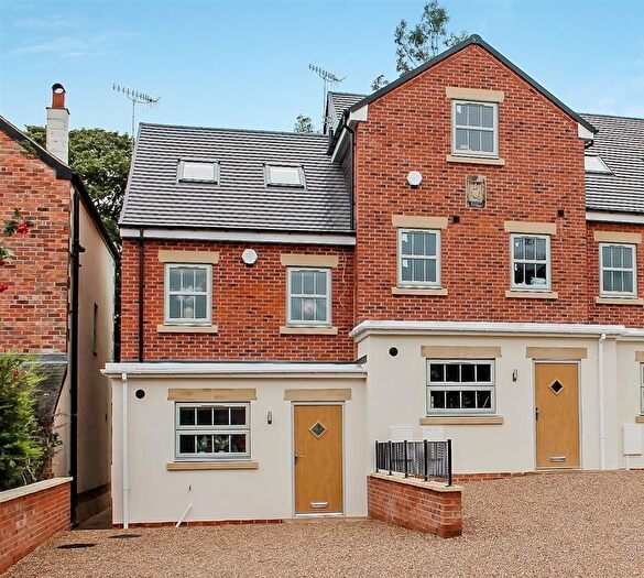 4 Bedroom Town House For Sale In Main Road, Cutthorpe, Chesterfield, S42