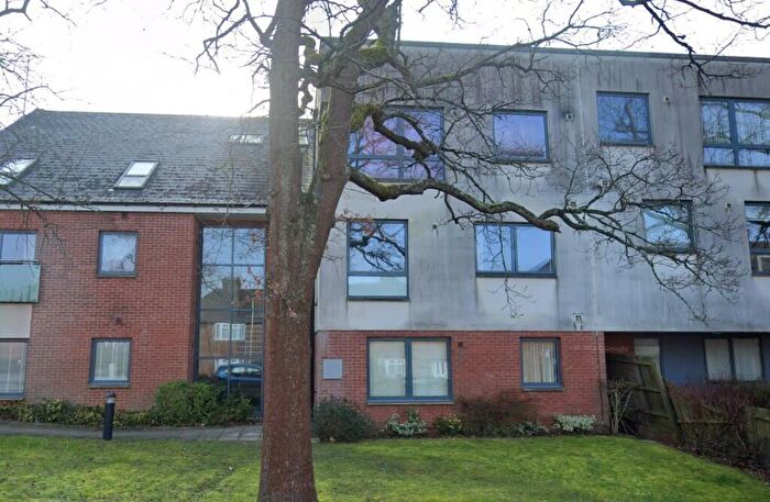 2 Bedroom Flat To Rent In Holtye Avenue, East Grinstead, West Sussex, RH19