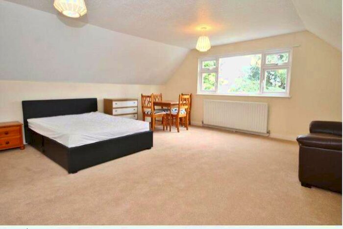 1 Bedroom Apartment To Rent In Riddlesdown Road, Purley, CR8