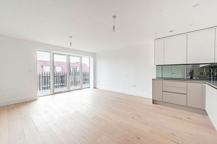 2 Bedroom Flat To Rent In High Road, Whetstone, London, N20