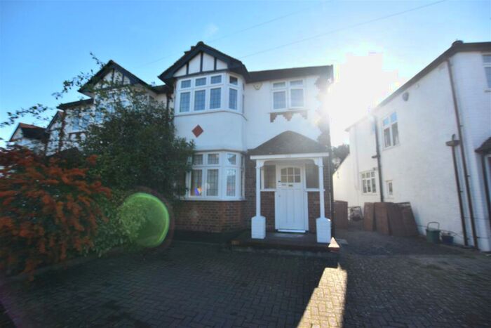 3 Bedroom Semi-Detached House To Rent In Bridge Road, East Molesey, KT8