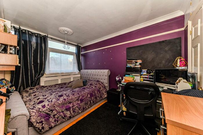 3 Bedroom Flat To Rent In Leopold Street, London, E3