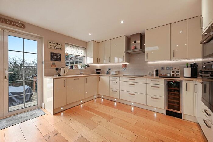 4 Bedroom Semi Detached House For Sale In Alder Grove, London, NW2