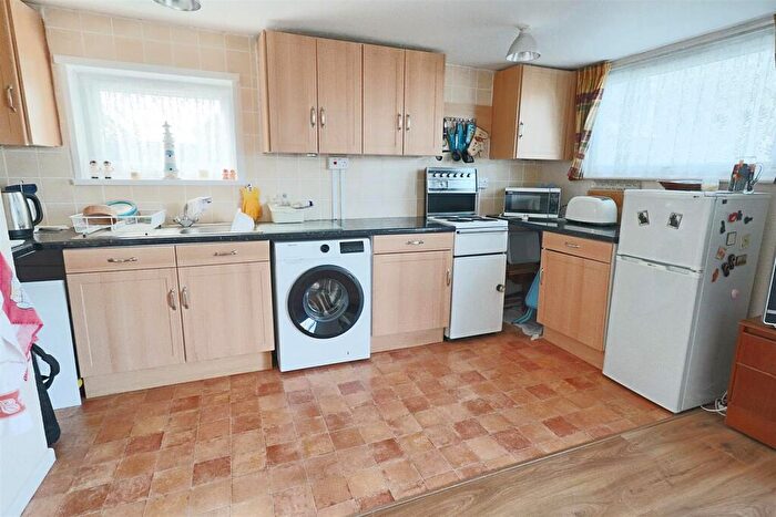 3 Bedroom Chalet For Sale In Green Lane, Kessingland, Lowestoft, NR33