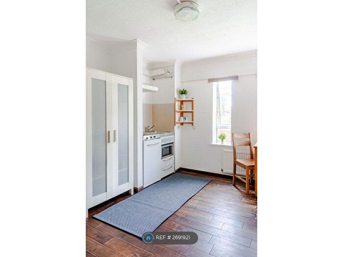 Studio To Rent In Mapesbury Lodge, London, NW2