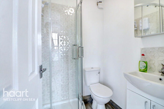 2 Bedroom Flat For Sale In Hamlet Court Road, Westcliff-On-Sea, SS0