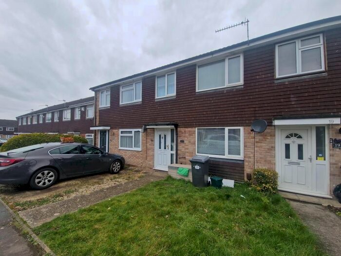 3 Bedroom Terraced House To Rent In Robertsfield, Thatcham, RG19