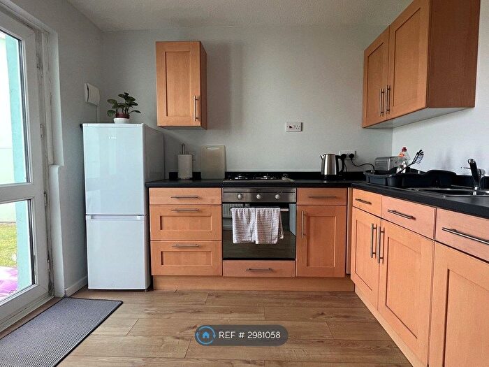 2 Bedroom Flat To Rent In Kenilworth Place, Swansea, SA3
