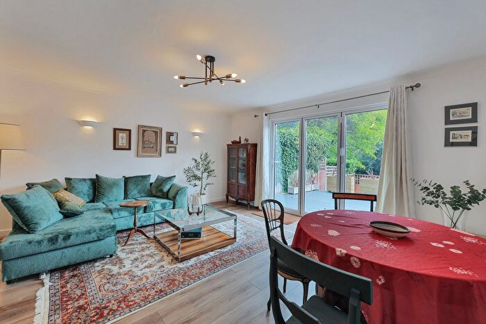 4 Bedroom Town House To Rent In Kingsridge, London, SW19