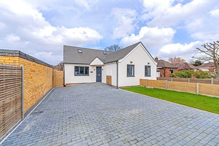 3 Bedroom Bungalow To Rent In Hazel Way, Fetcham, KT22