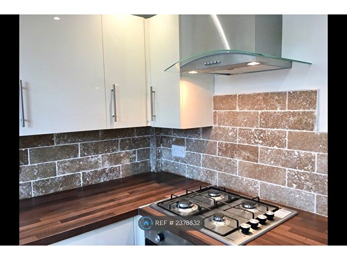 2 Bedroom Flat To Rent In Kendal Court, West Bridgford, Nottingham, NG2