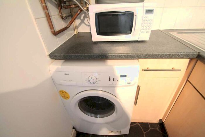 1 Bedroom Property To Rent In Frederick Grove, Lenton, Nottingham, Nottinghamshire, NG7