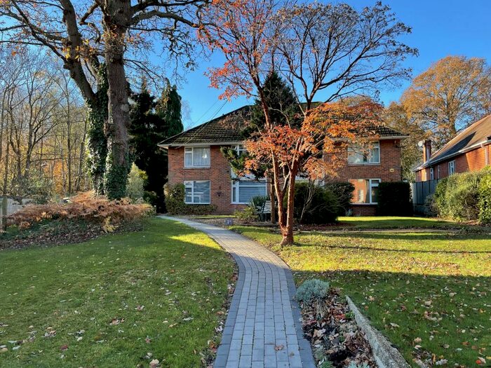 2 Bedroom Maisonette To Rent In Woolston Road, Netley Abbey, Southampton, SO31